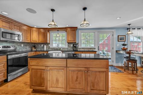 14 Dinglebrook Lane Newtown CT 06470