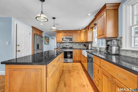 14 Dinglebrook Lane Newtown CT 06470