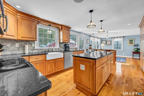 14 Dinglebrook Lane Newtown CT 06470