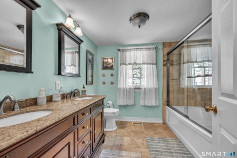 14 Dinglebrook Lane Newtown CT 06470