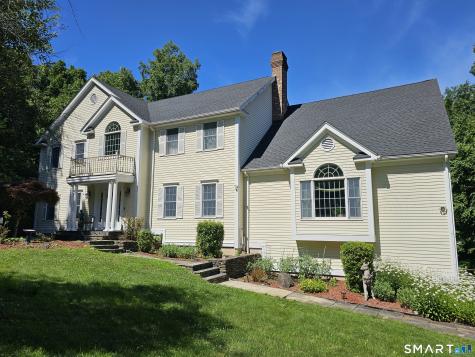 16 Gate Post Lane Woodbury CT 06798