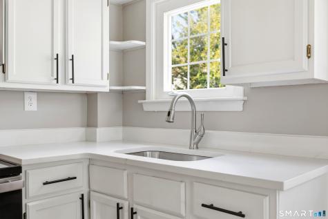 82 West Street Simsbury CT 06070