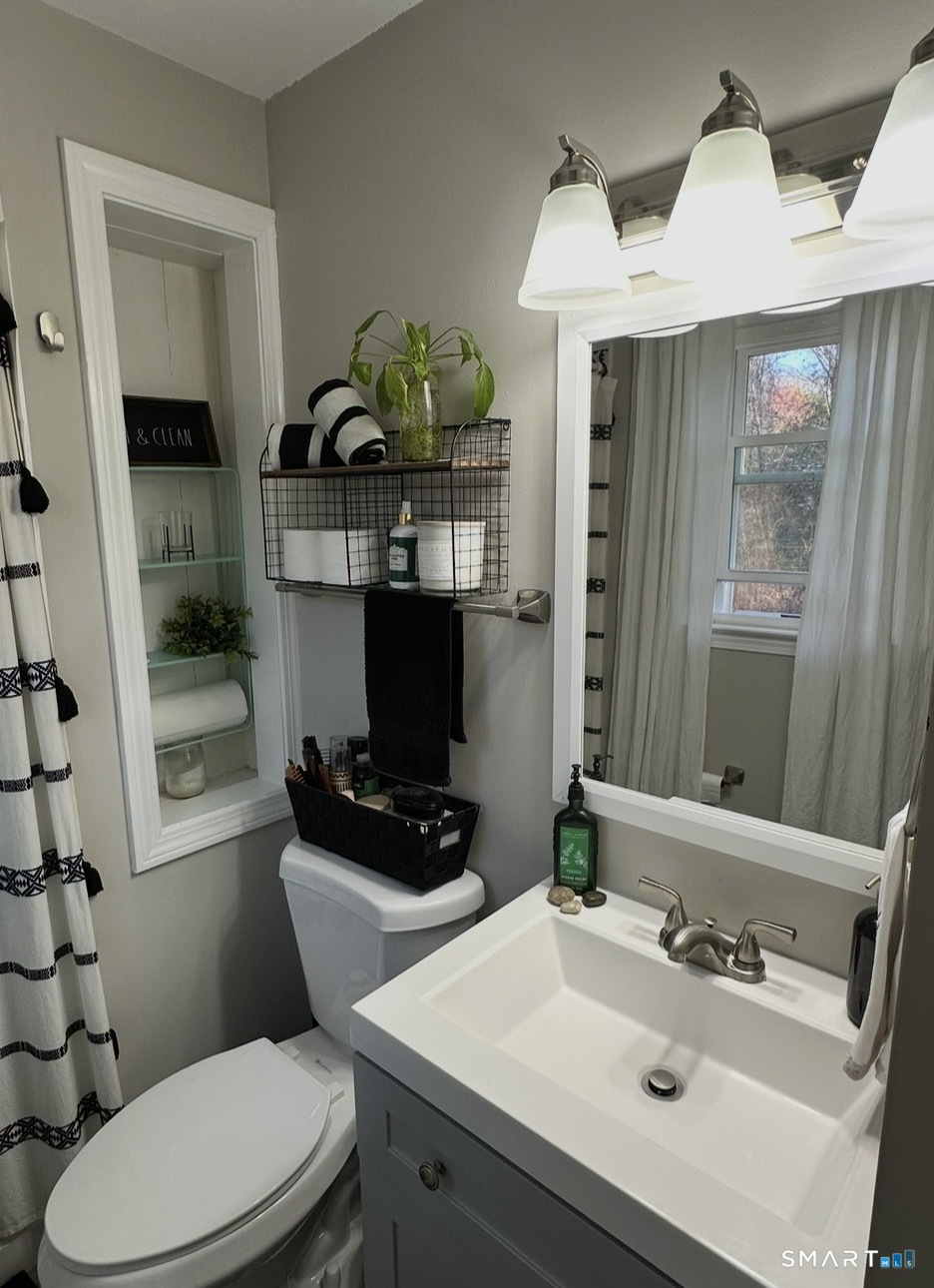 8 Cynthia Court Branford CT 06405