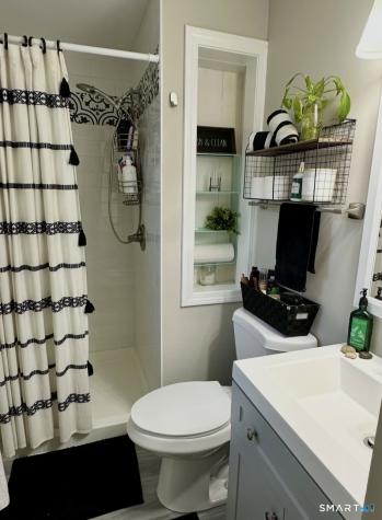 8 Cynthia Court Branford CT 06405