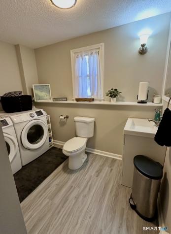 8 Cynthia Court Branford CT 06405