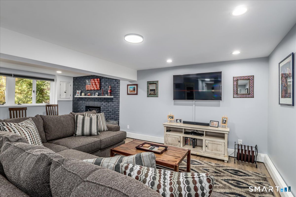 9 Grays Plain Road Newtown CT 06482