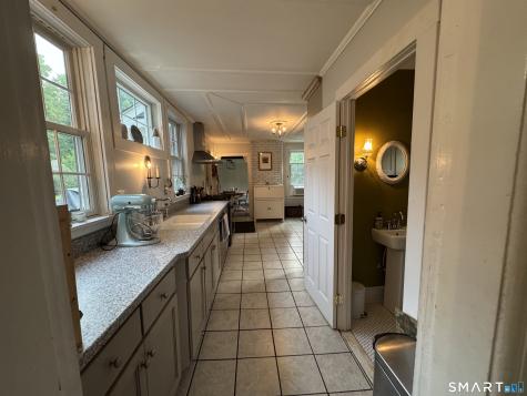 124 Main Street East Hampton CT 06424