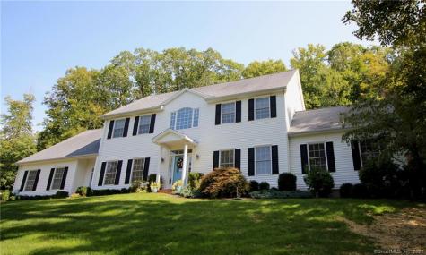 37 Curtiss Meadows Woodbury CT 06798