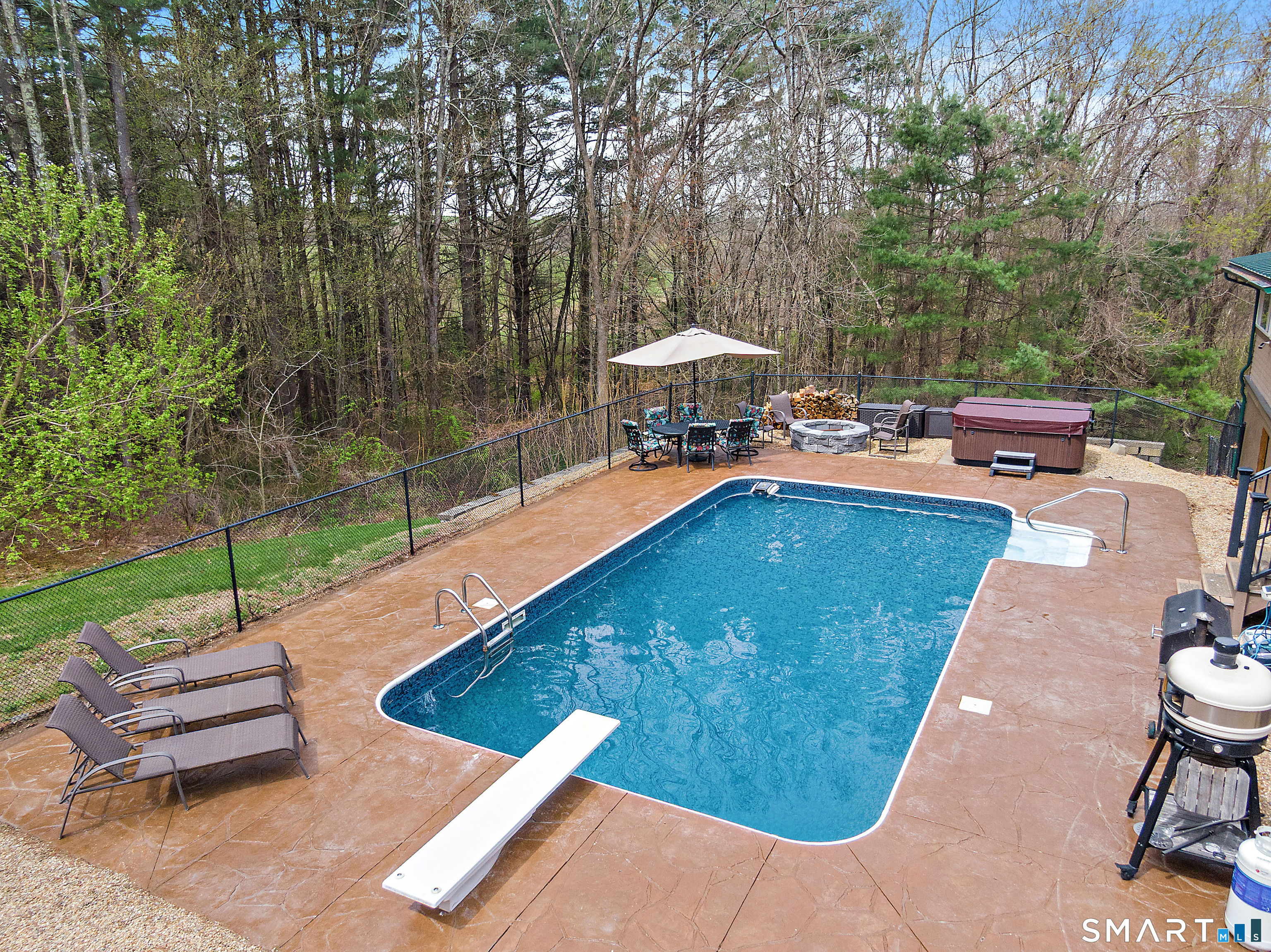 28 Blackmer Downs Road Thompson CT 06255