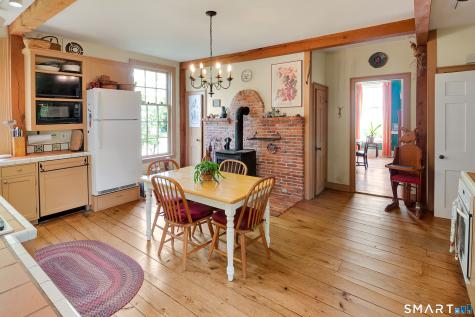 37 Main Street North Stonington CT 06359