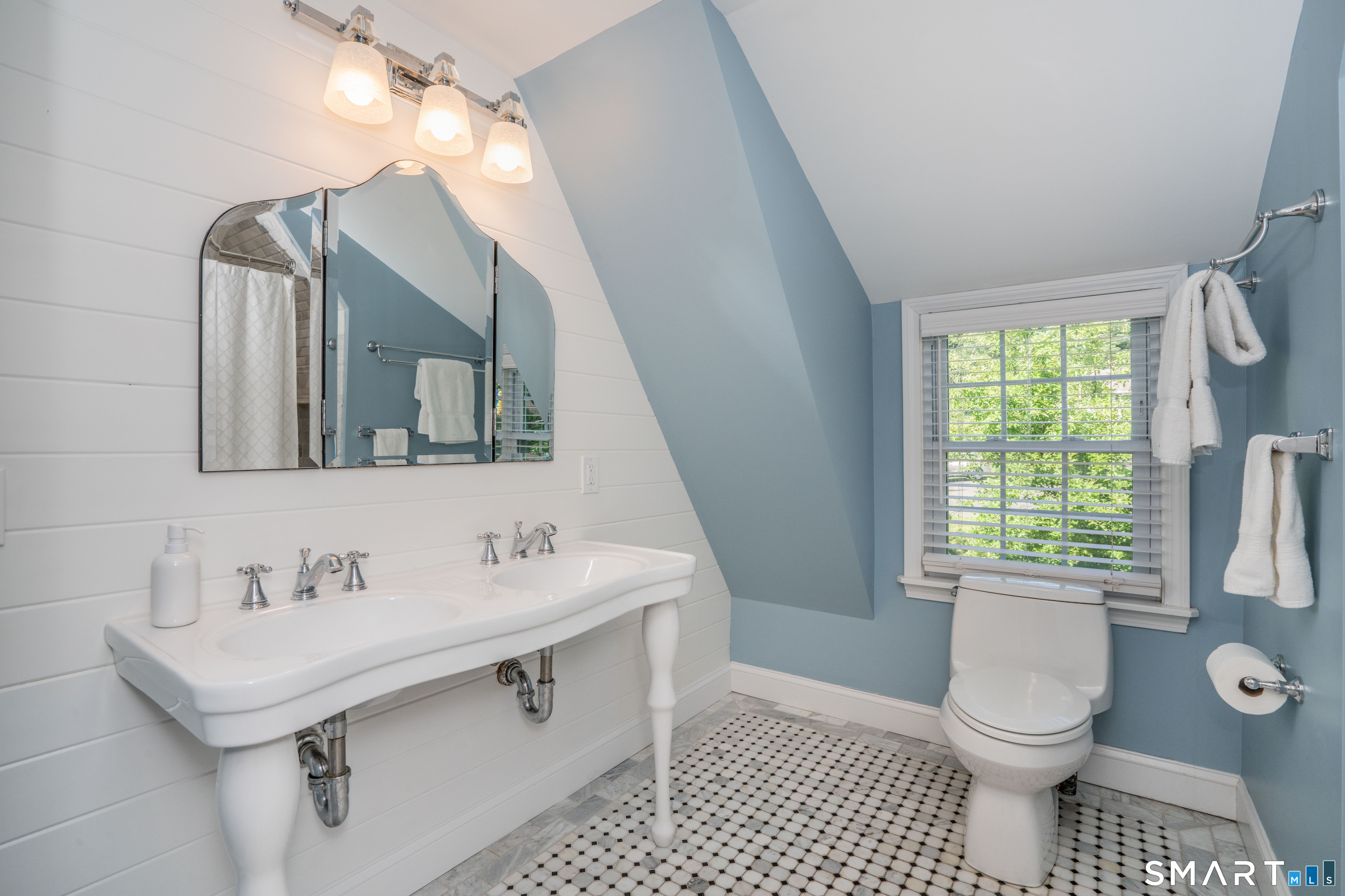 57 Woodridge Circle West Hartford CT 06107