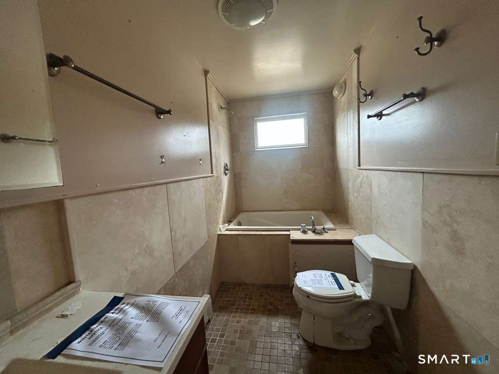 17 Comstock Avenue Waterford CT 06382