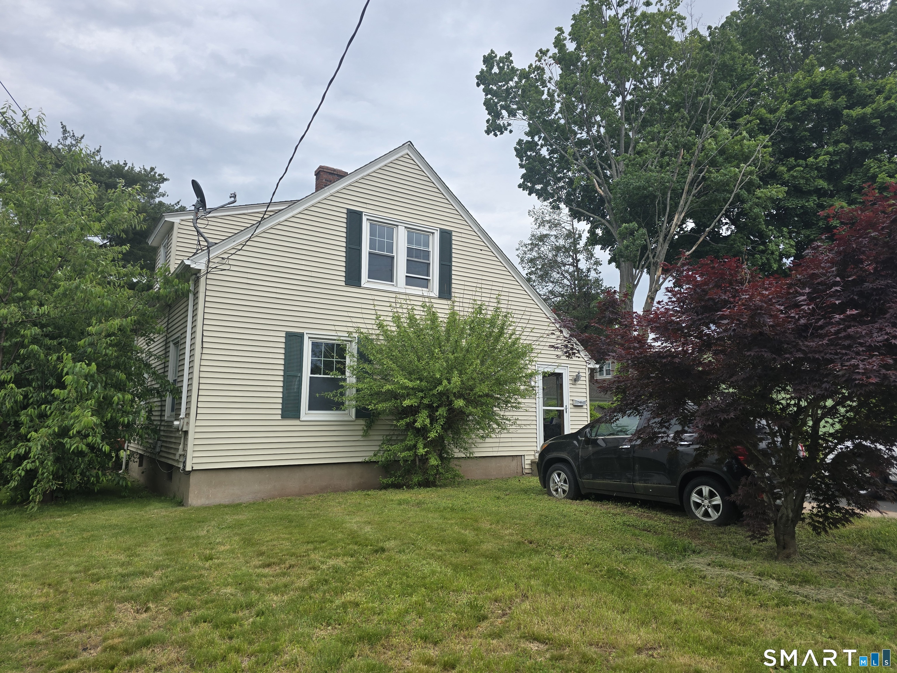 14 Center Court Newington CT 06111