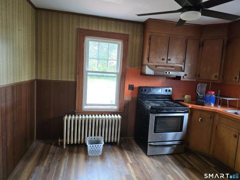 14 Center Court Newington CT 06111