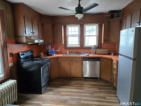 14 Center Court Newington CT 06111