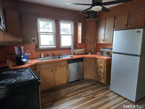 14 Center Court Newington CT 06111