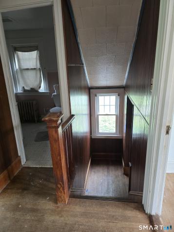 14 Center Court Newington CT 06111