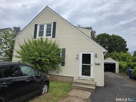 14 Center Court Newington CT 06111