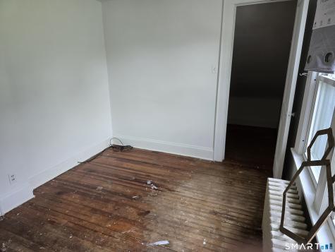 14 Center Court Newington CT 06111