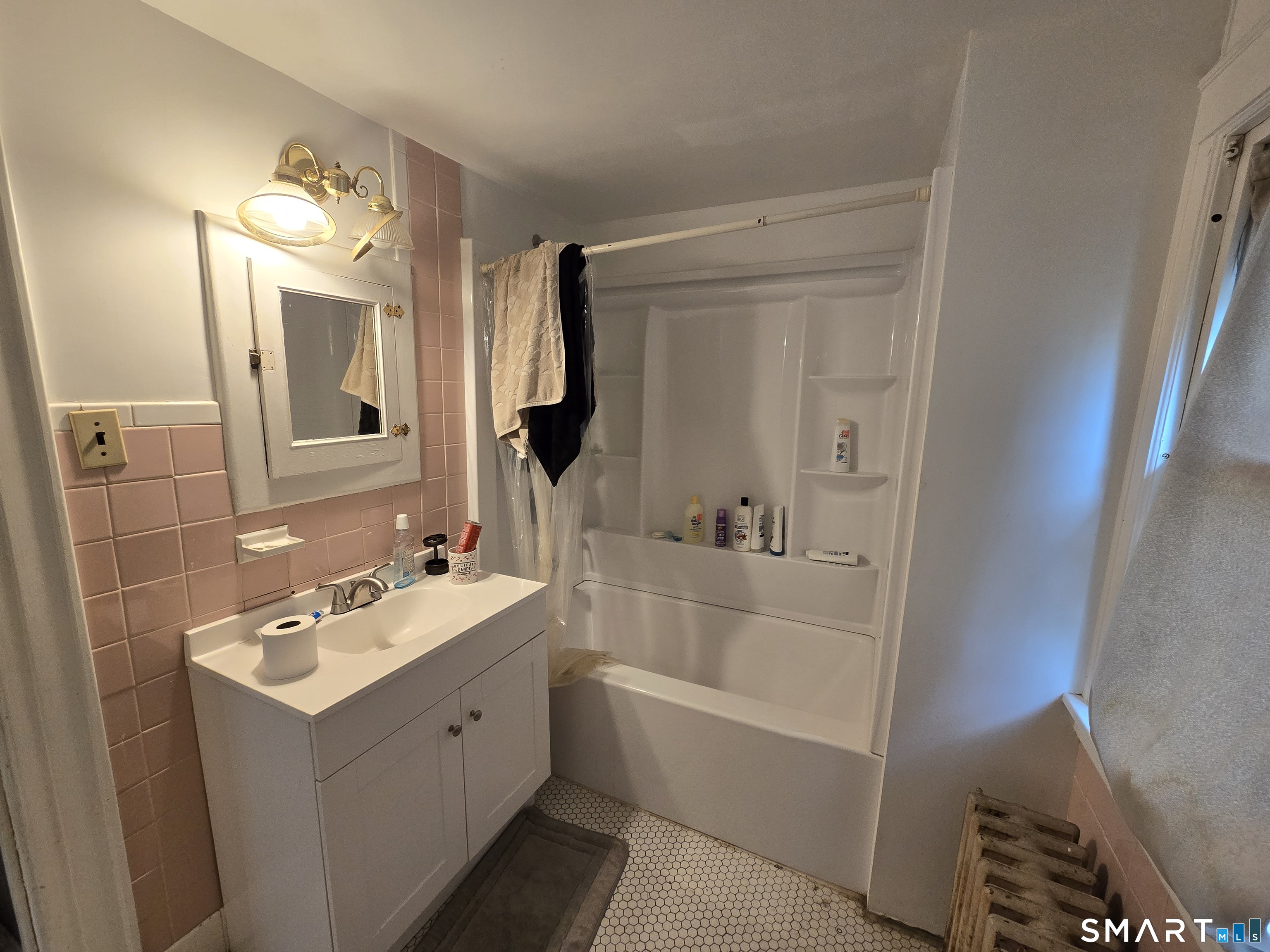 14 Center Court Newington CT 06111