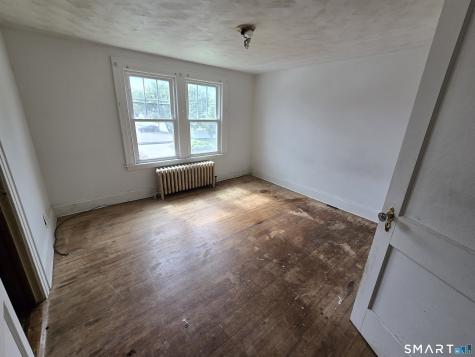 14 Center Court Newington CT 06111