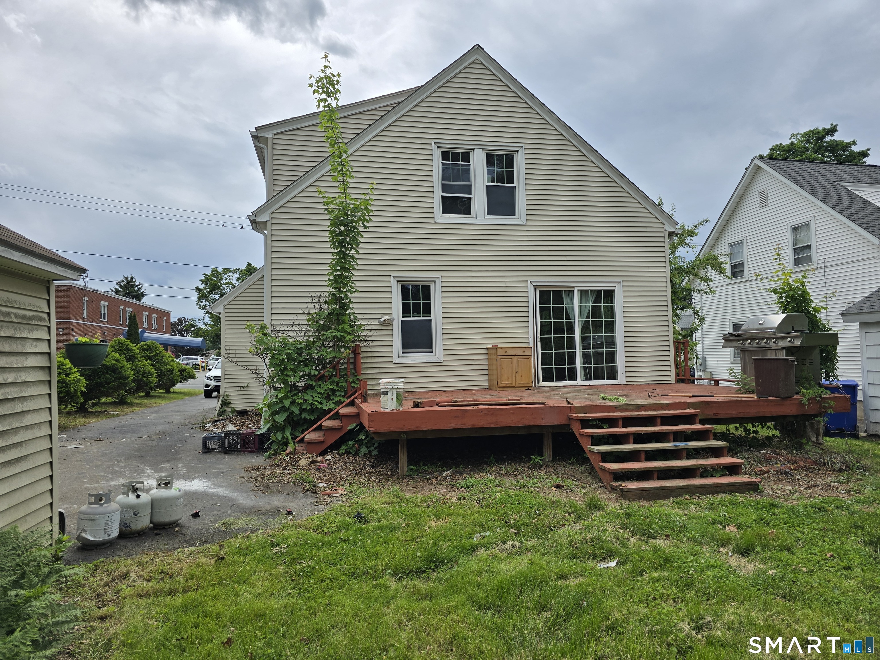 14 Center Court Newington CT 06111