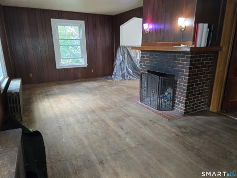 14 Center Court Newington CT 06111