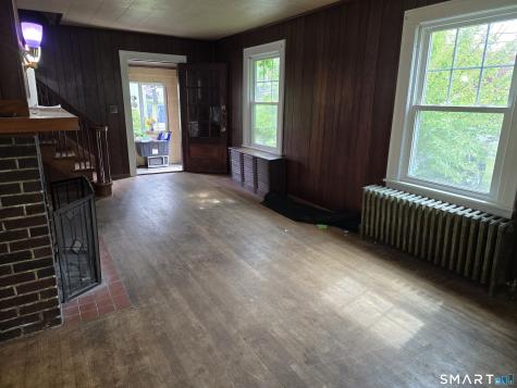 14 Center Court Newington CT 06111