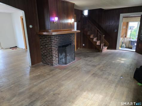 14 Center Court Newington CT 06111