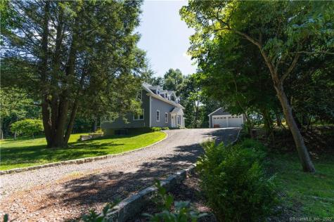 13 Little Brook Lane Newtown CT 06470