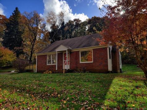 63 Boulevard Newtown CT 06470