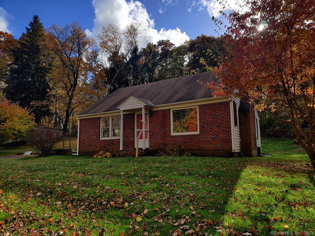 63 Boulevard Newtown CT 06470
