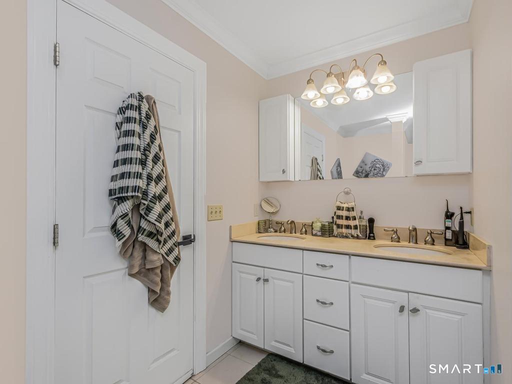 957 Roxbury Road Southbury CT 06488