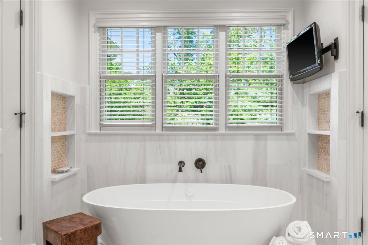 25 Adams Lane New Canaan CT 06840