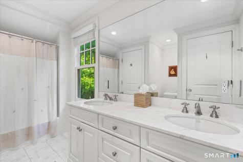 25 Adams Lane New Canaan CT 06840