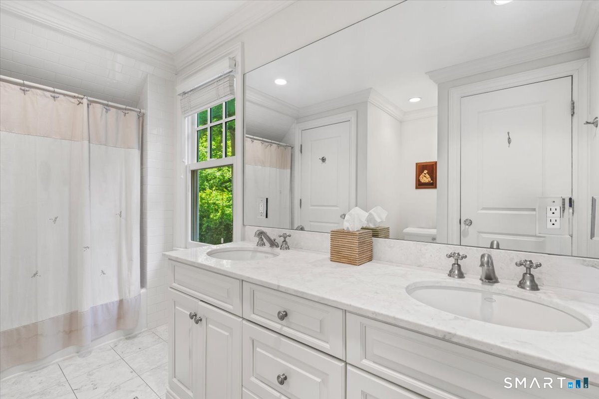 25 Adams Lane New Canaan CT 06840