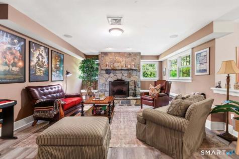 25 Adams Lane New Canaan CT 06840