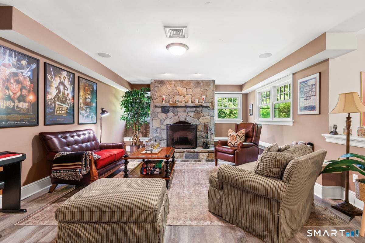 25 Adams Lane New Canaan CT 06840