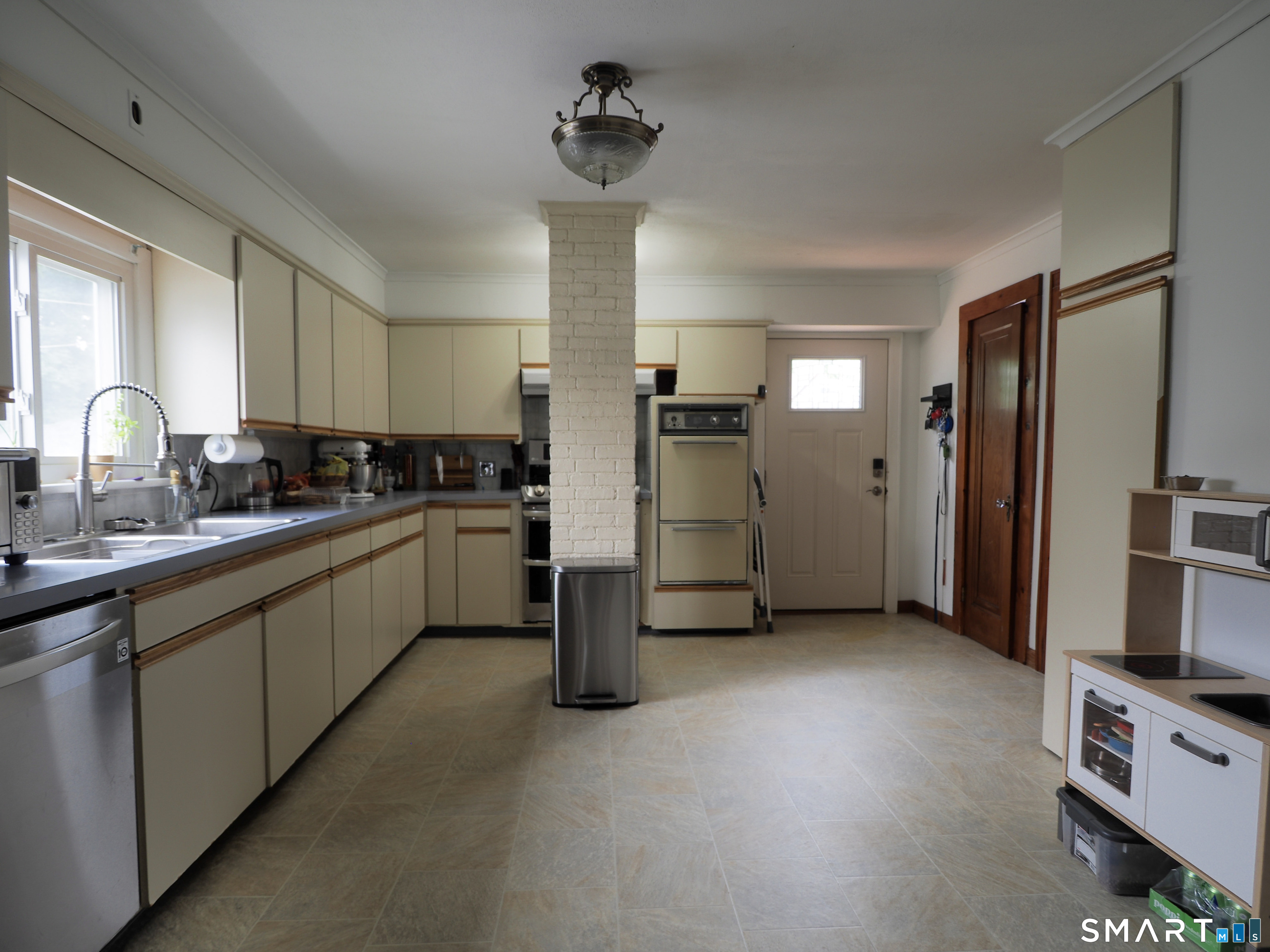 9 Lawton Terrace Ansonia CT 06401