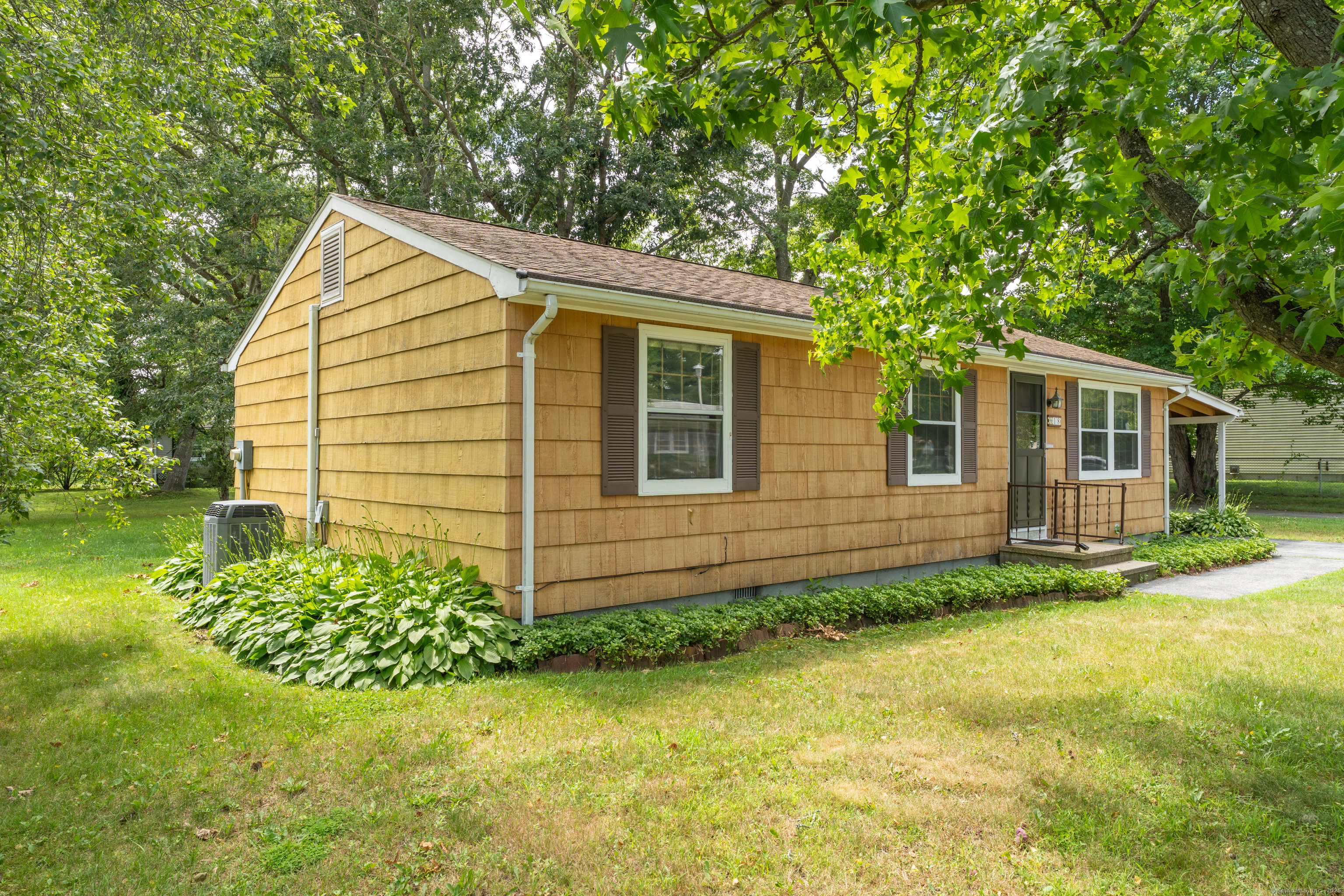 18 Saint Joseph Court Groton CT 06340