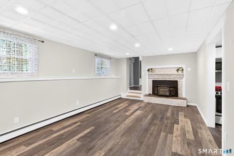 35 Glendale Road Manchester CT 06040