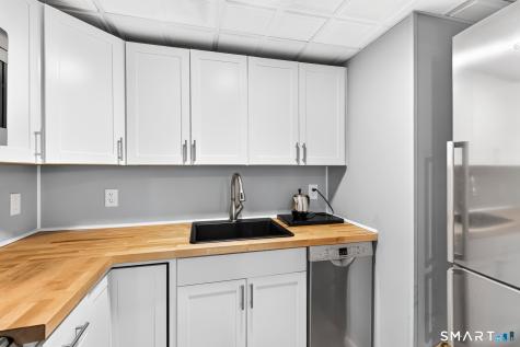 35 Glendale Road Manchester CT 06040