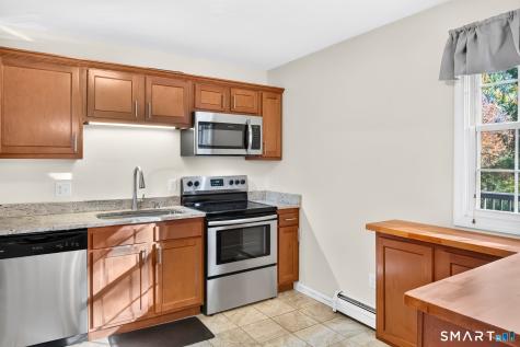 35 Glendale Road Manchester CT 06040