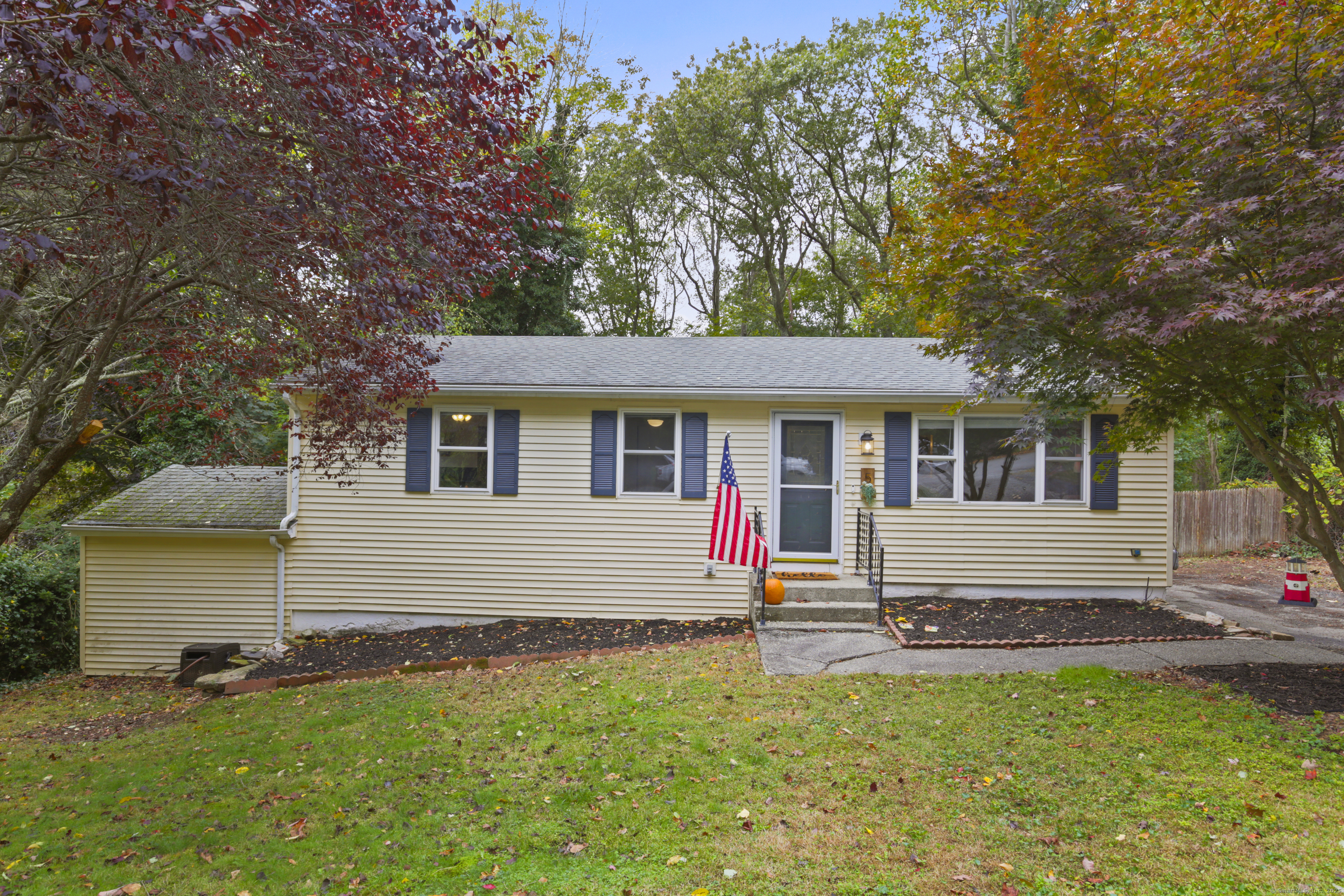 5 Ledgewood Drive Ledyard CT 06335