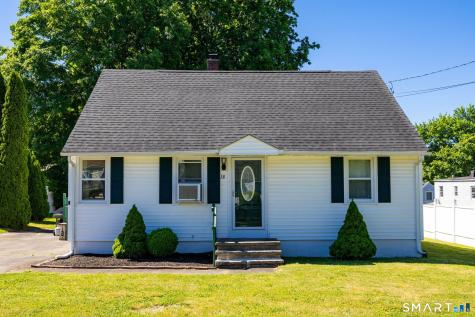 18 Crestwood Avenue Waterbury CT 06704