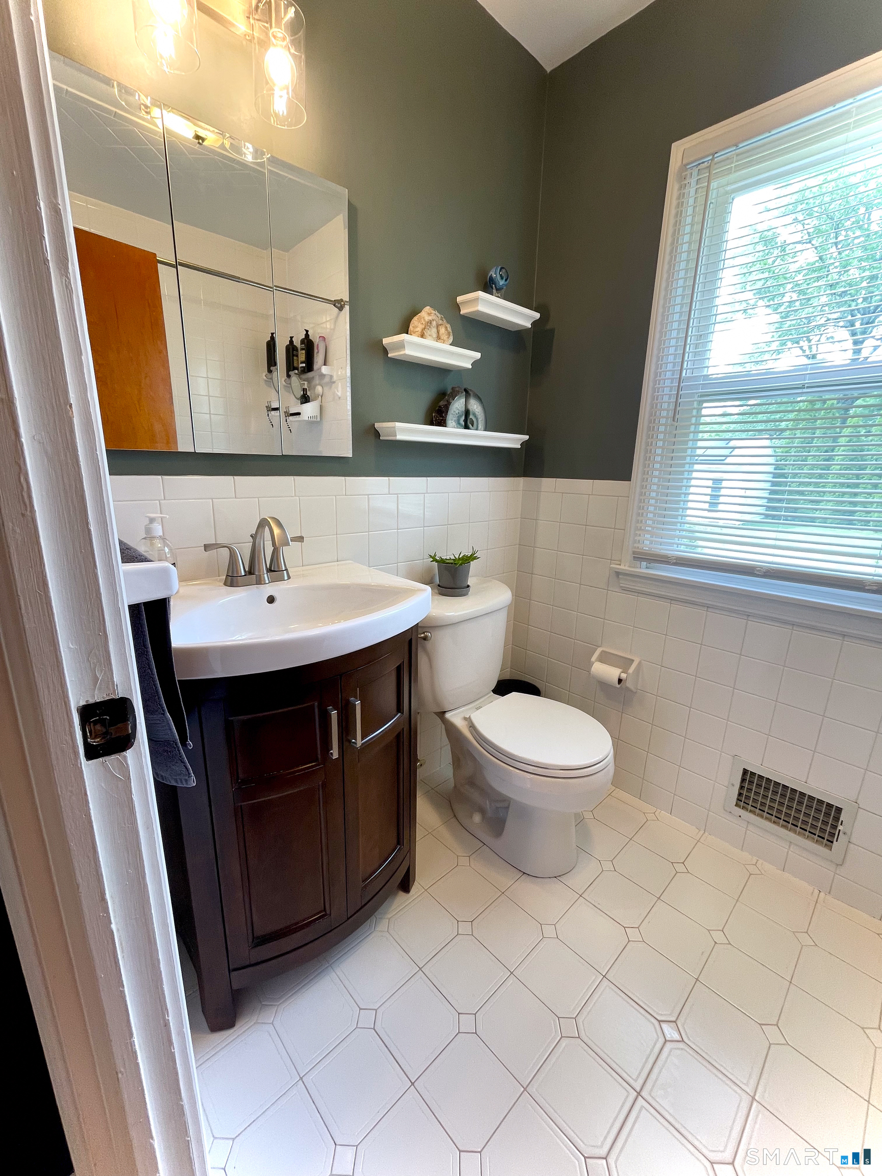 41 Cumpstone Drive Hamden CT 06518