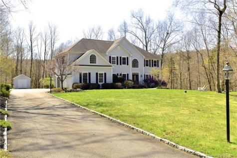 2 Bramble Trail Newtown CT 06470
