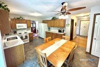 81 Folly Brook Lane Manchester CT 06040