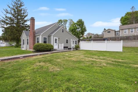 18 Summer Street Waterford CT 06385