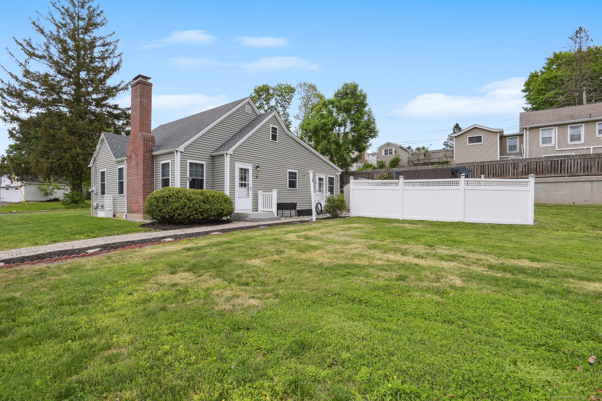 18 Summer Street Waterford CT 06385